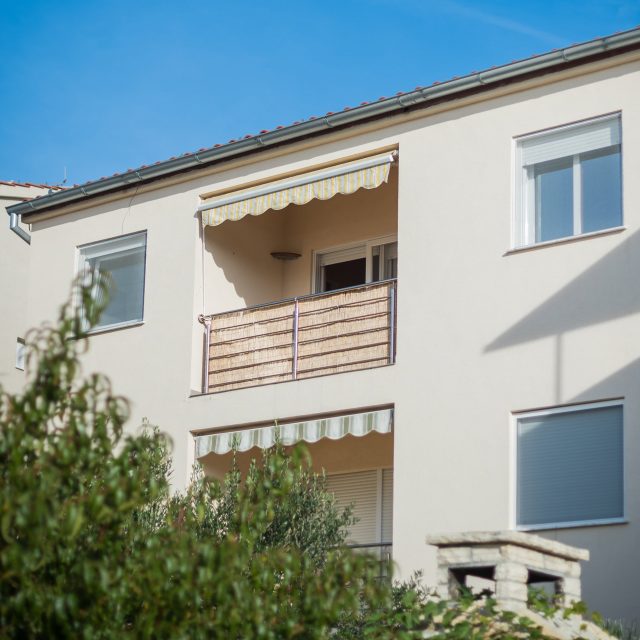 https://vinter.apartmani-vodice.com/wp-content/uploads/2016/06/house-640x640.jpg